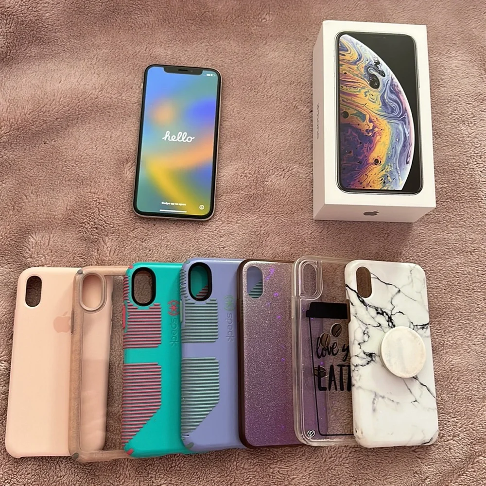 IPhone XS 64GB unlocked with cases